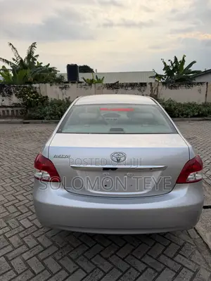 Toyota Belta 2011 Silver