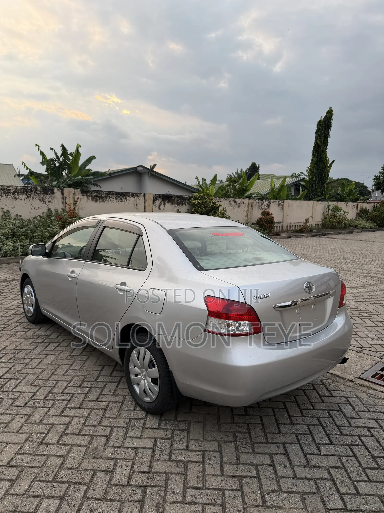 Toyota Belta 2011 Silver