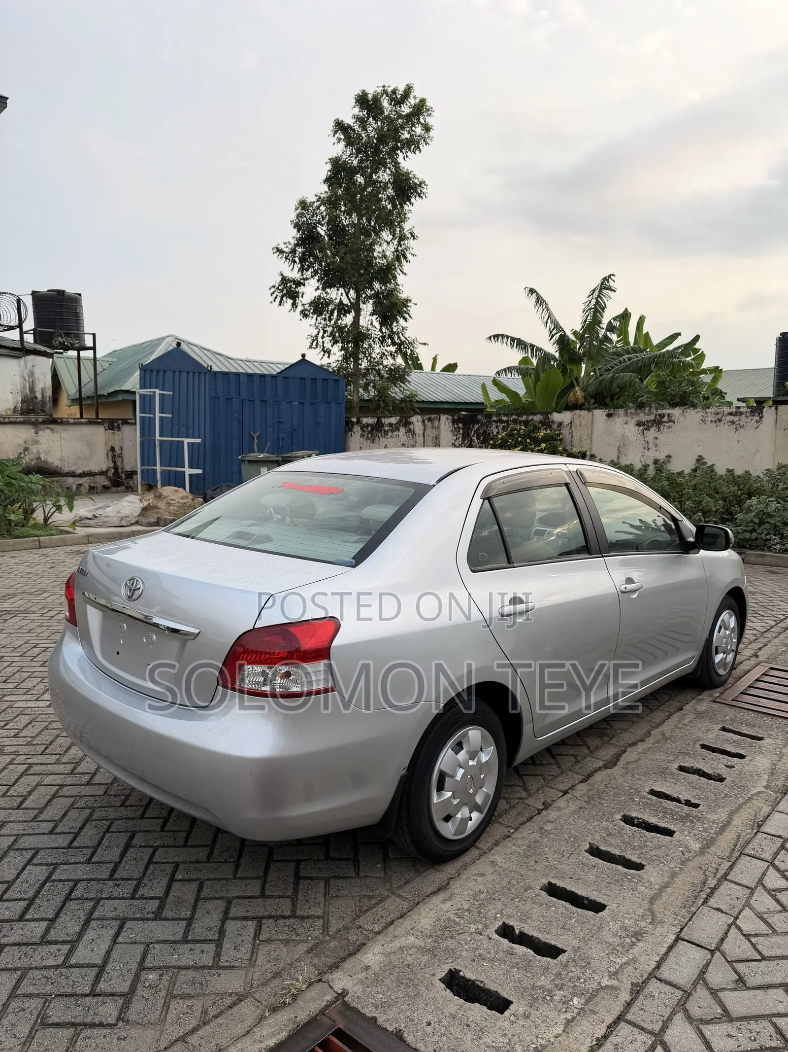 Toyota Belta 2011 Silver