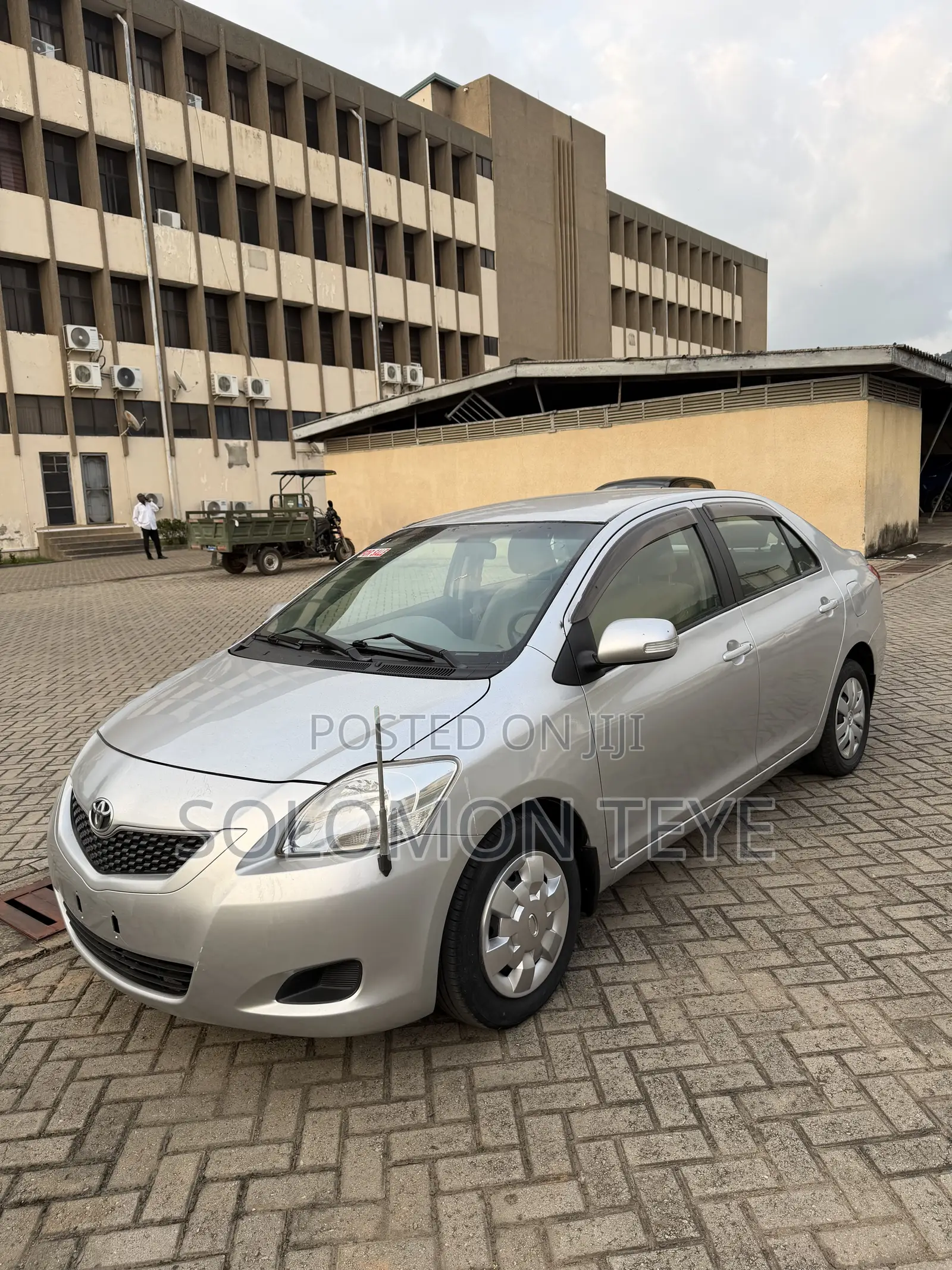 Toyota Belta 2011 Silver