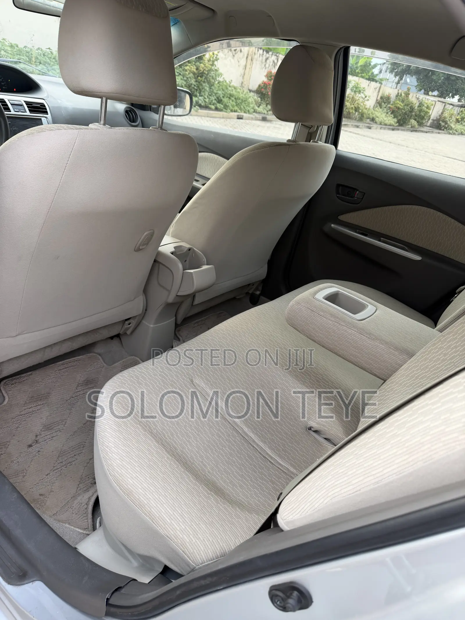 Toyota Belta 2011 Silver