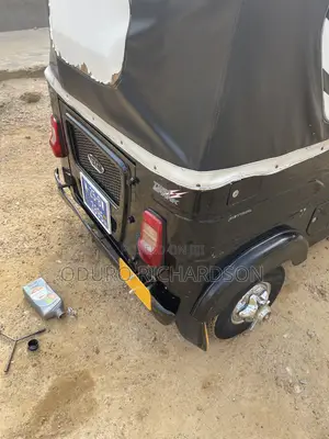 Bajaj RE 2025 Black