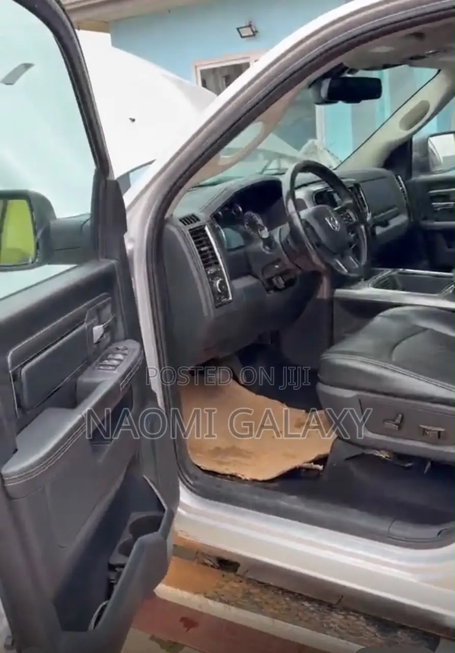 RAM 1500 2018 Gray
