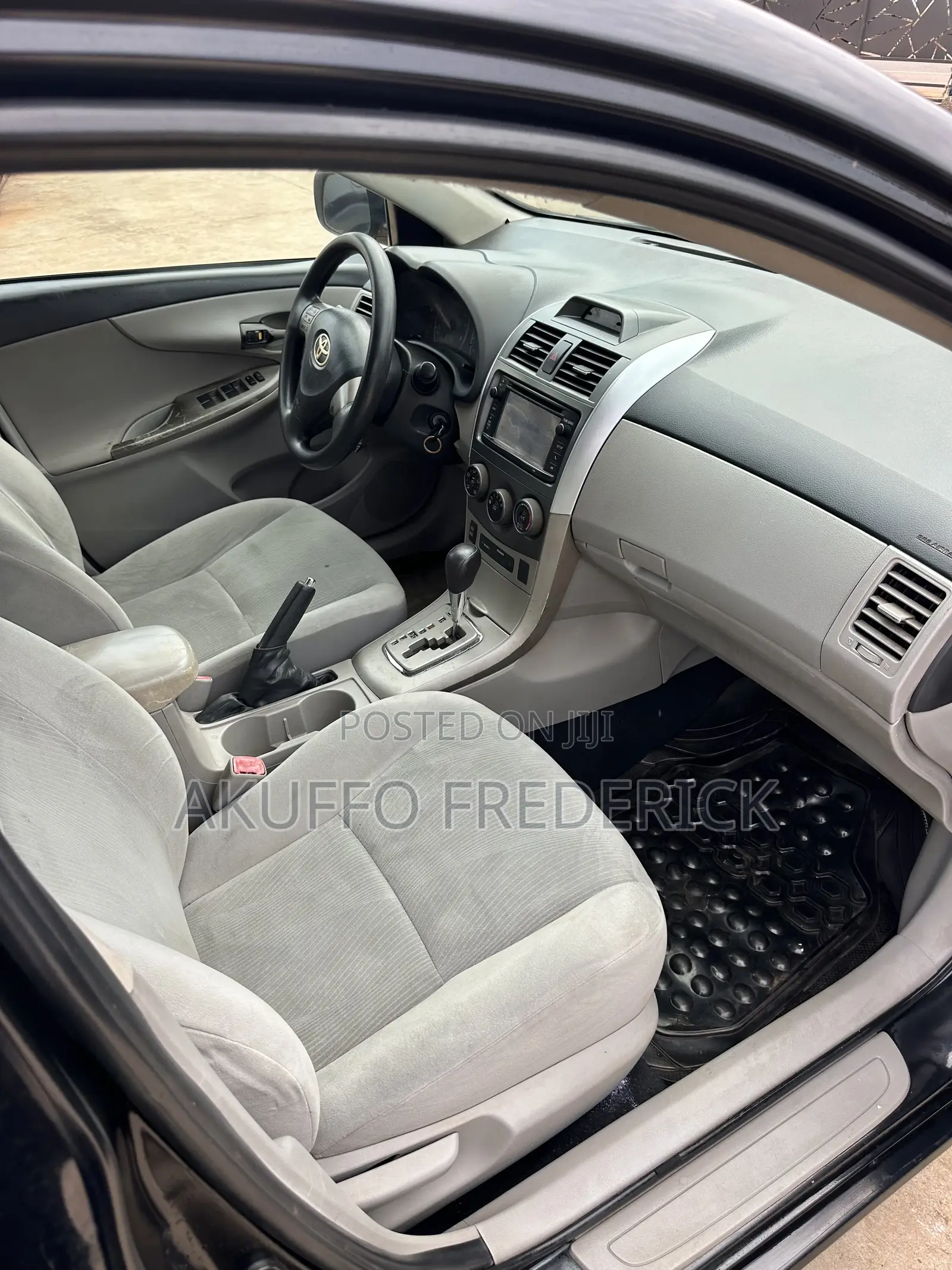 Toyota Corolla LE 4dr Sedan (1.8L 4cyl 4A) 2013 Black