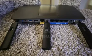 Linksys EA6900 Dual Band Gigabit Wirless Router. 1900mbs