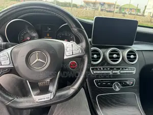 Mercedes-Benz C300 Luxury 4dr AWD 4Matic Sedan (2.0L 4cyl 7A) 2015