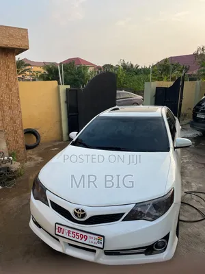 Toyota Camry SE 4dr Sedan (2.5L 4cyl 6A) 2013 White