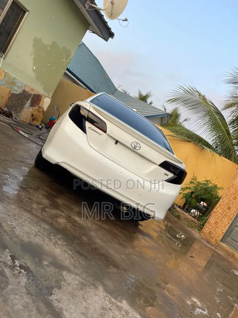 Toyota Camry SE 4dr Sedan (2.5L 4cyl 6A) 2013 White