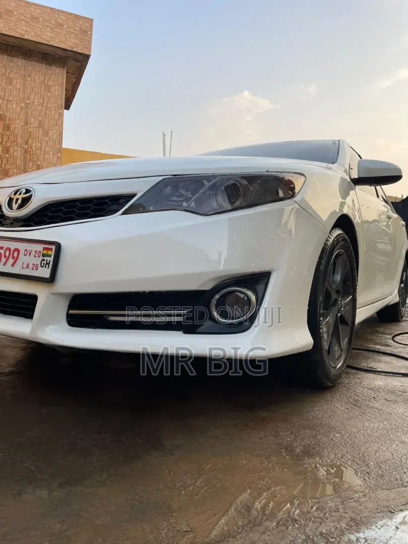 Toyota Camry SE 4dr Sedan (2.5L 4cyl 6A) 2013 White