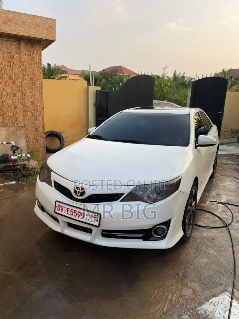 Toyota Camry SE 4dr Sedan (2.5L 4cyl 6A) 2013 White
