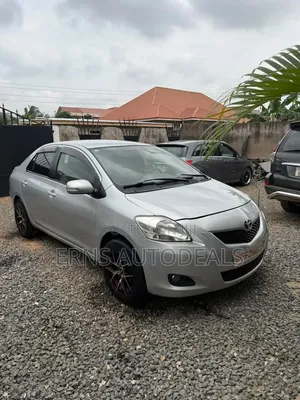 Toyota Belta 2010 Silver