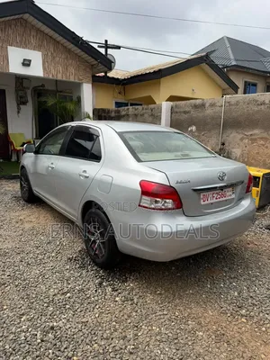Toyota Belta 2010 Silver