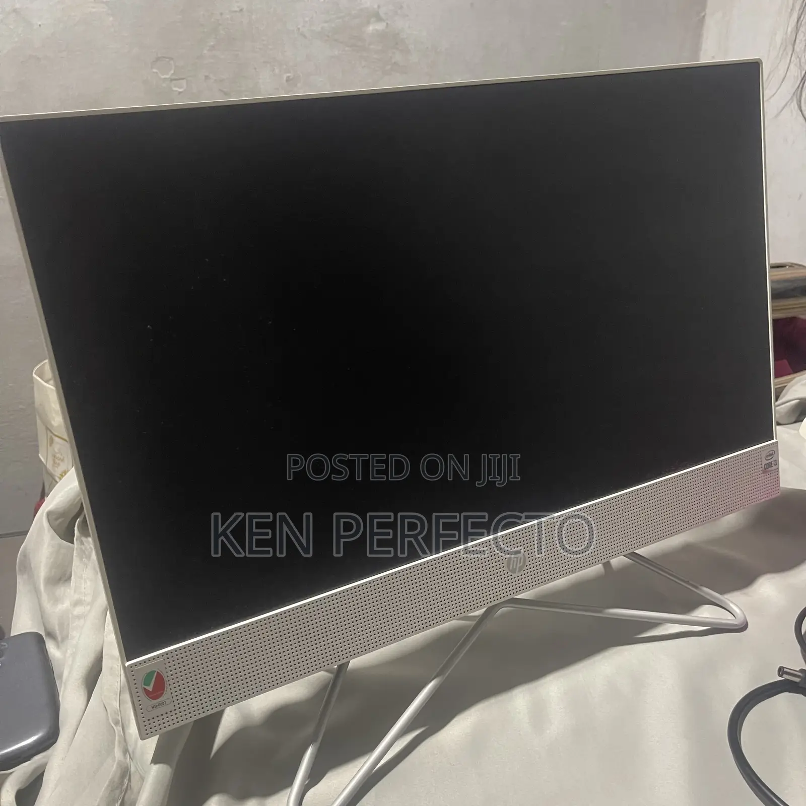 New Desktop Computer HP 200 G4 22 All-in-One 4GB Intel Core i3 HDD 1T