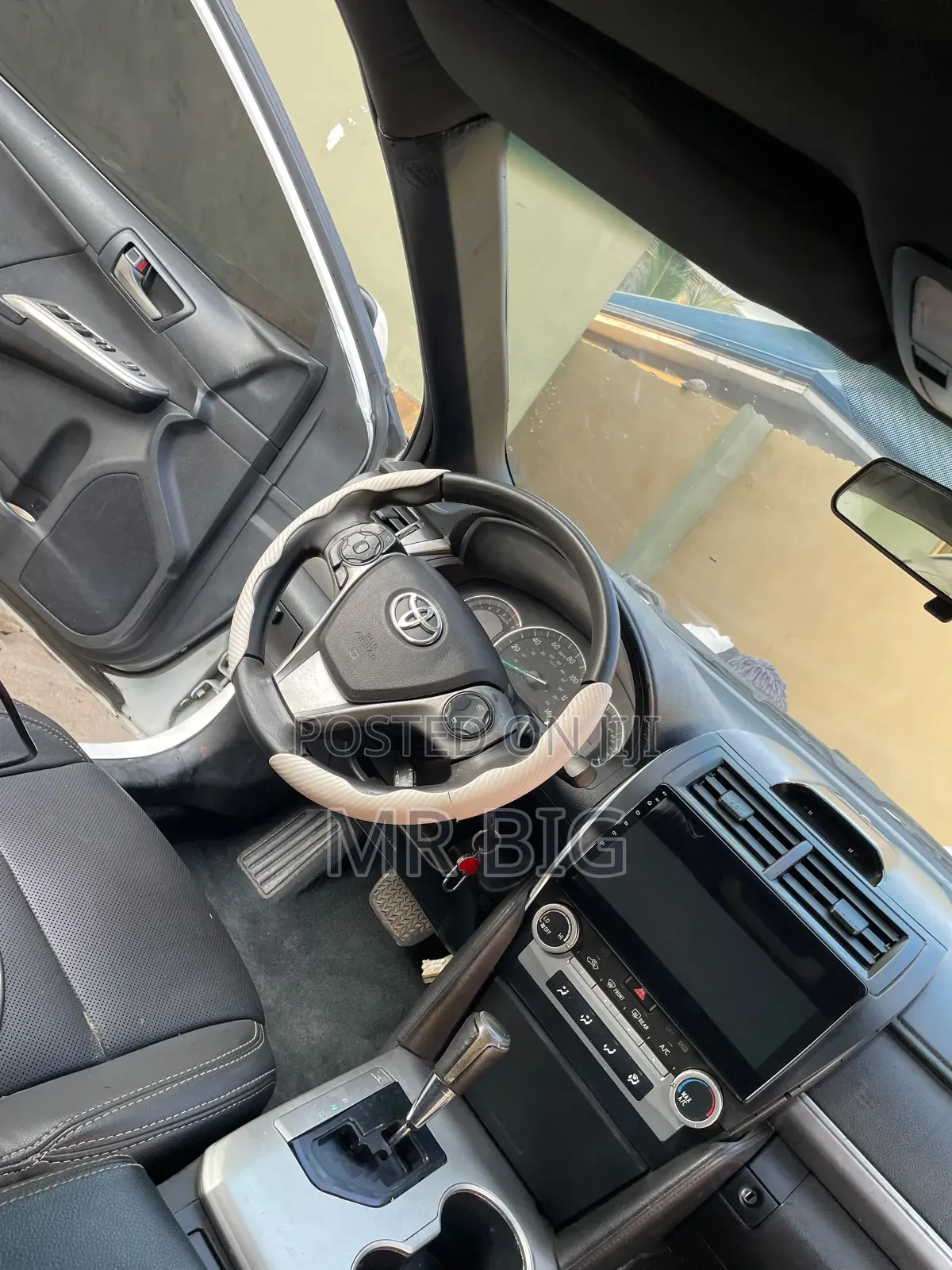Toyota Camry SE 4dr Sedan (2.5L 4cyl 6A) 2013 White
