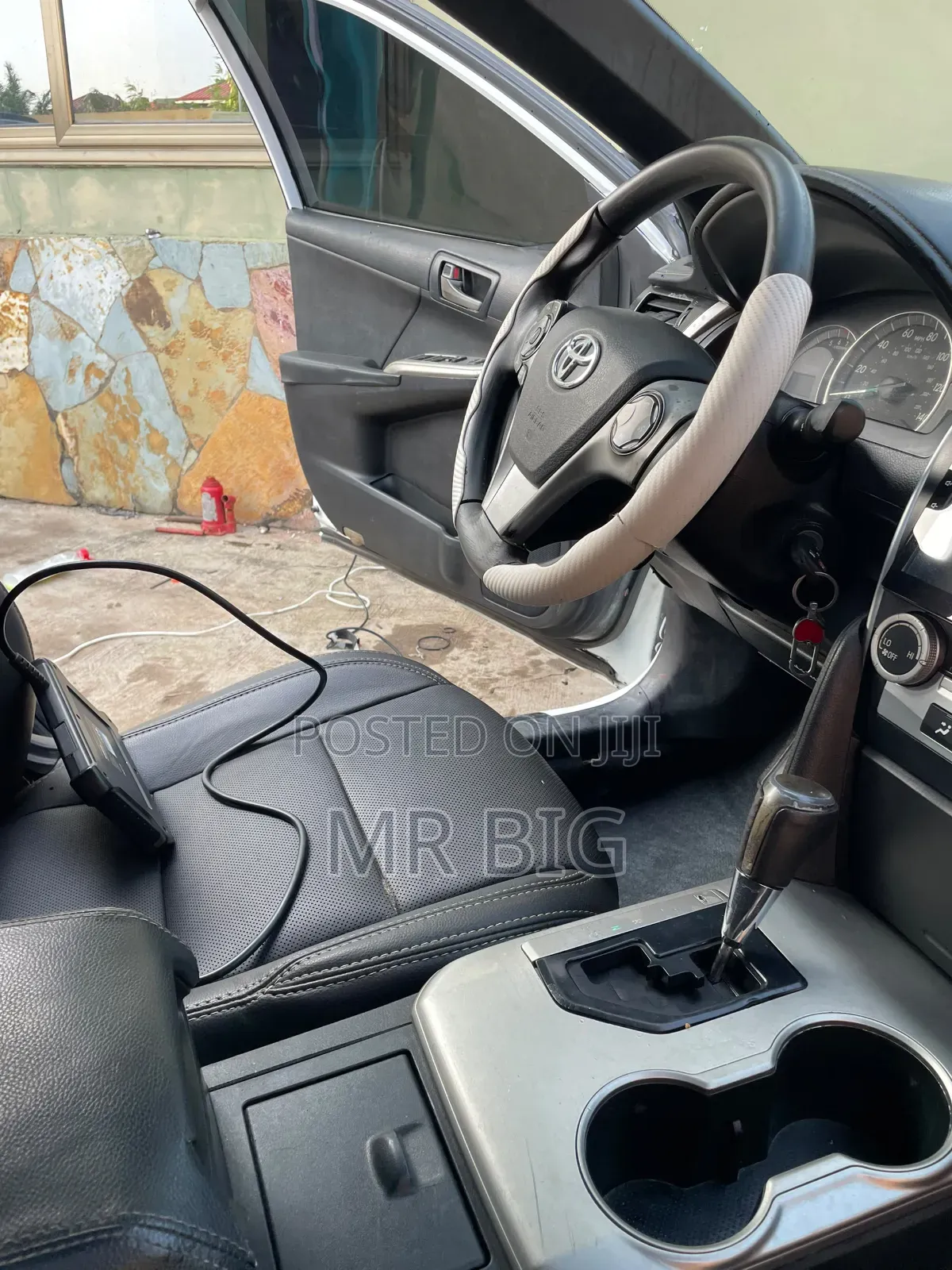 Toyota Camry SE 4dr Sedan (2.5L 4cyl 6A) 2013 White