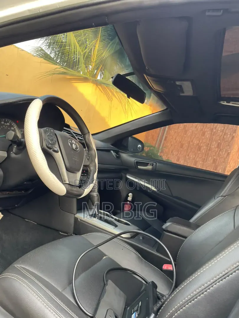 Toyota Camry SE 4dr Sedan (2.5L 4cyl 6A) 2013 White