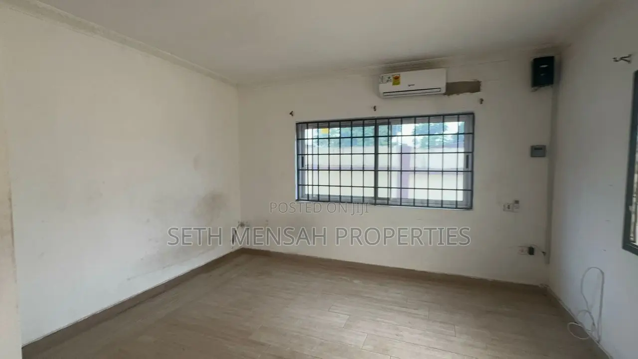 6 Bedroom House for Sale at Achimota Mile7