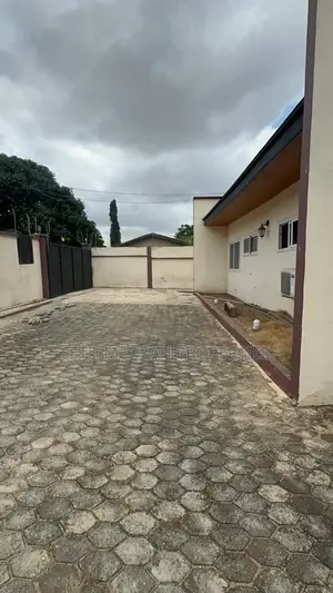 6 Bedroom House for Sale at Achimota Mile7