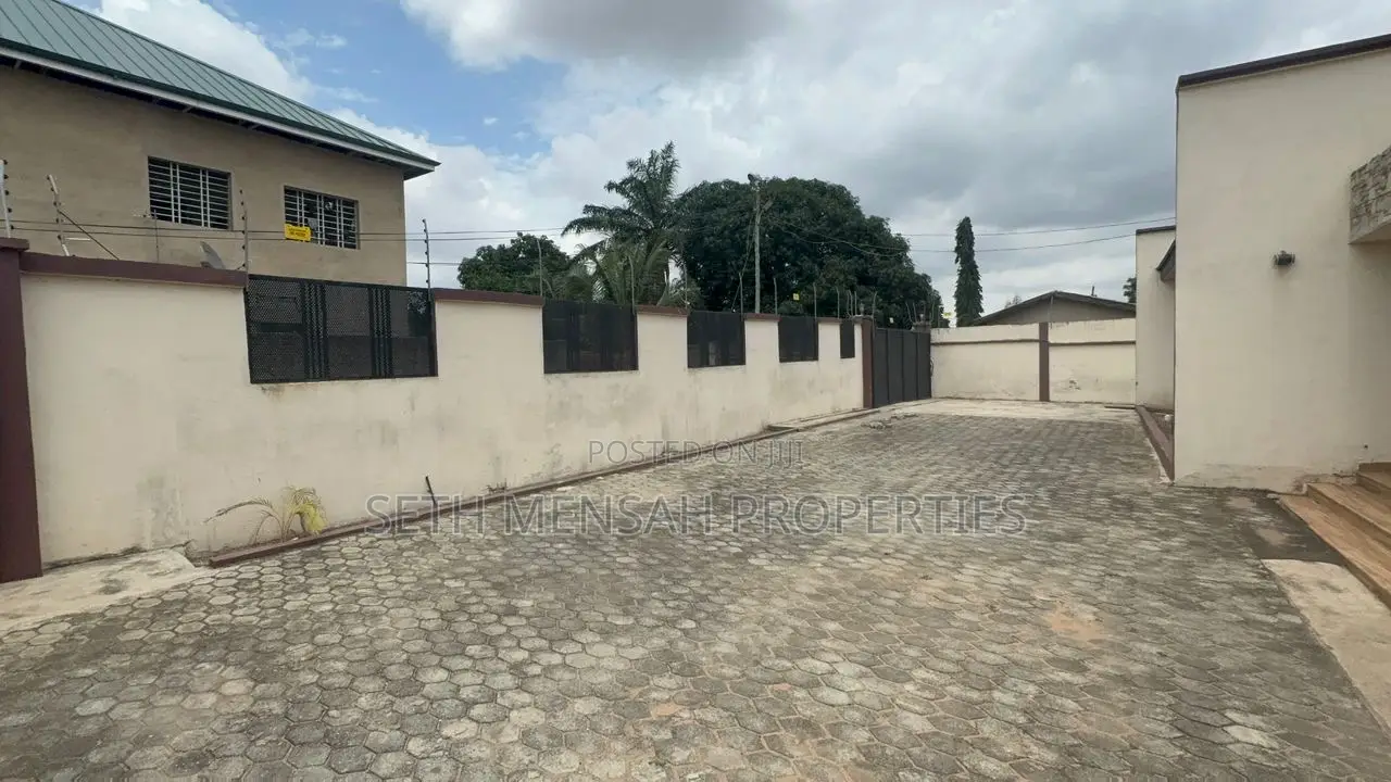 6 Bedroom House for Sale at Achimota Mile7