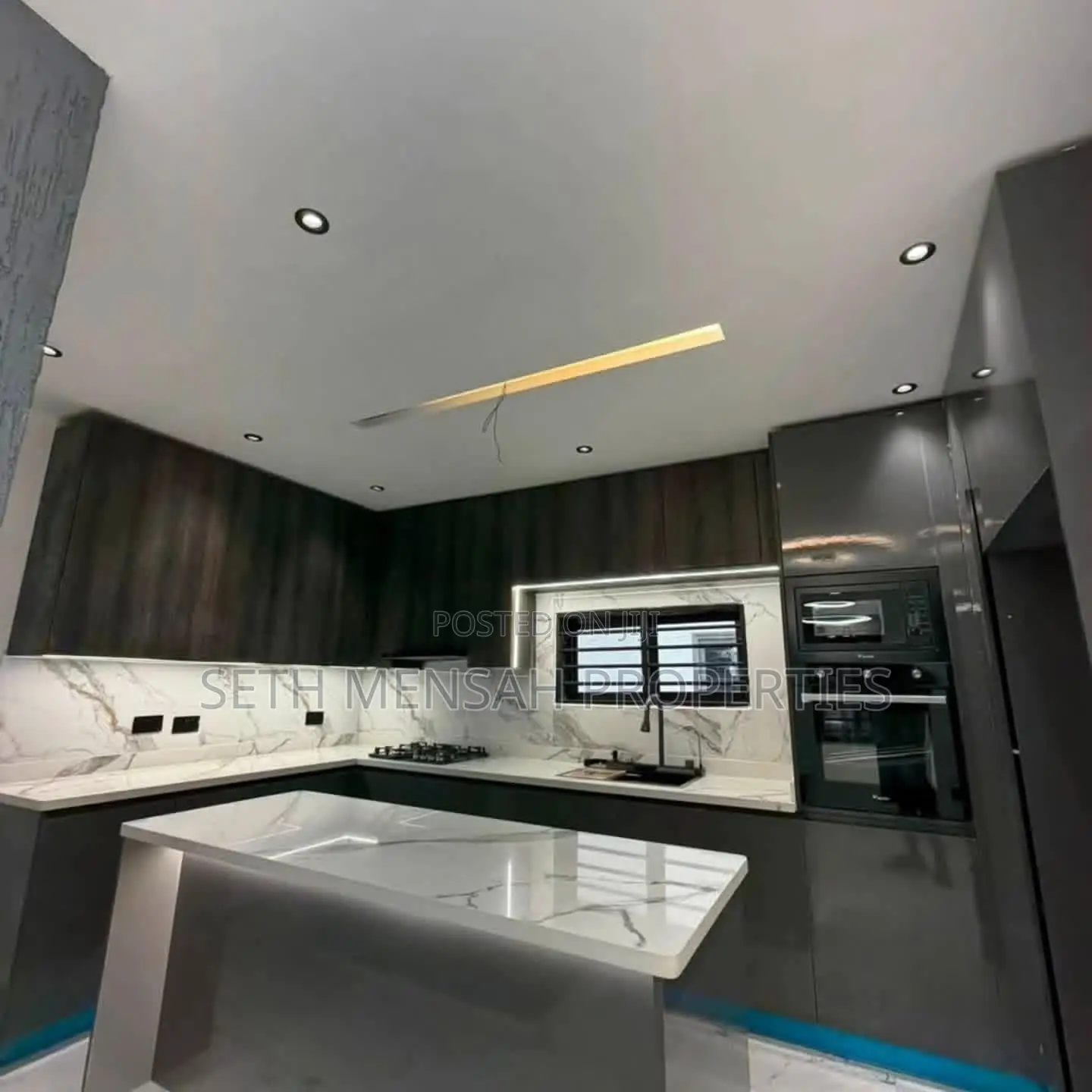 3bdrm House in 3 Bedroom House For for sale