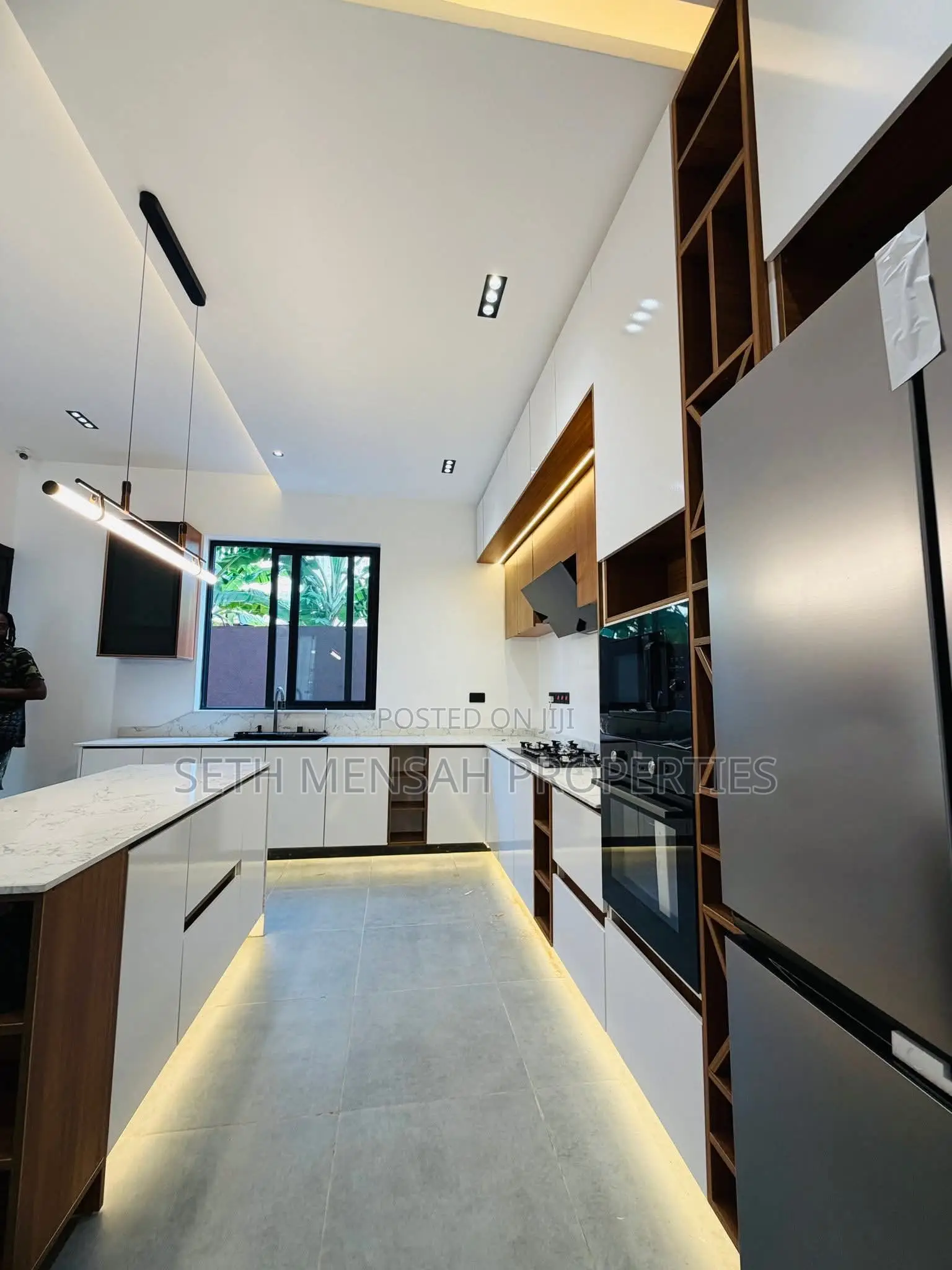 4bdrm House in 4 Bedroom House For for sale