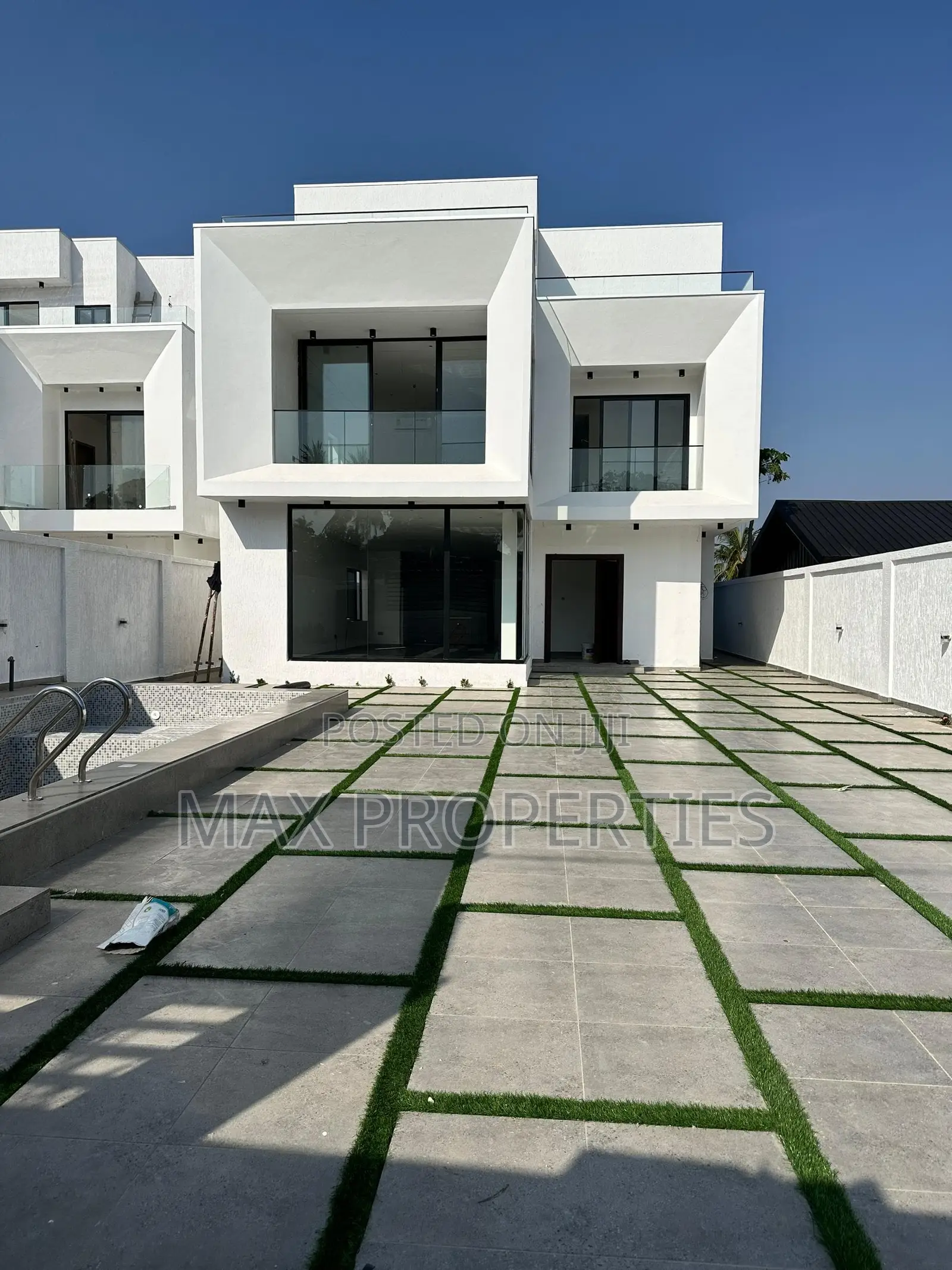 5bdrm House in East Legon for sale