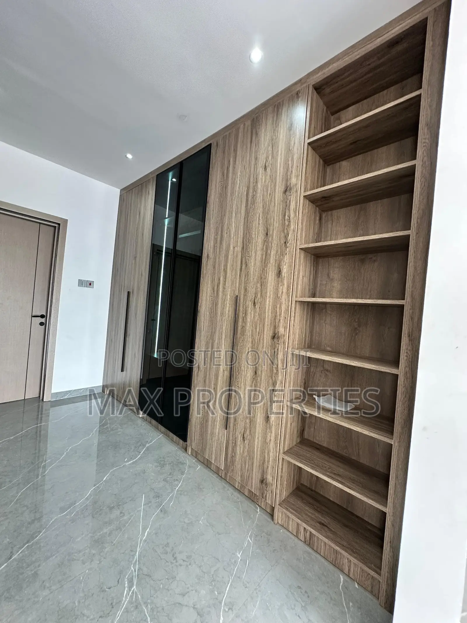 5bdrm House in East Legon for sale