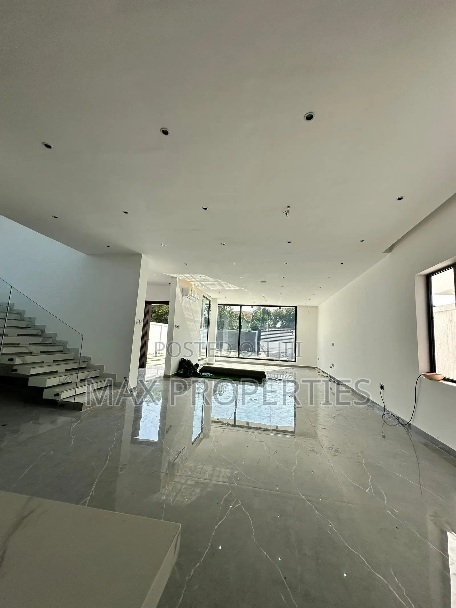 5bdrm House in East Legon for sale