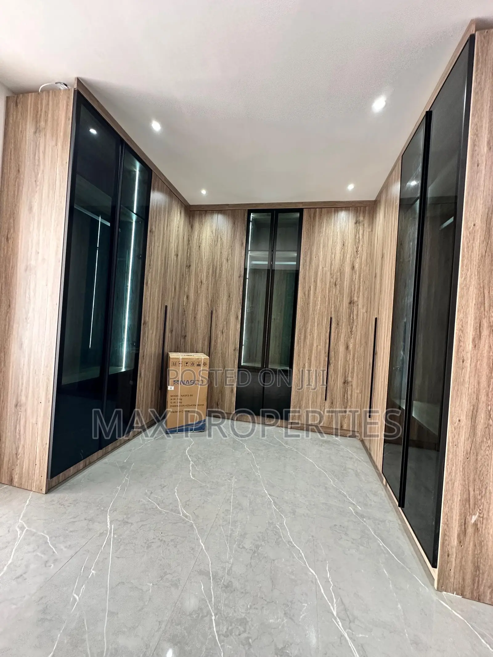 5bdrm House in East Legon for sale