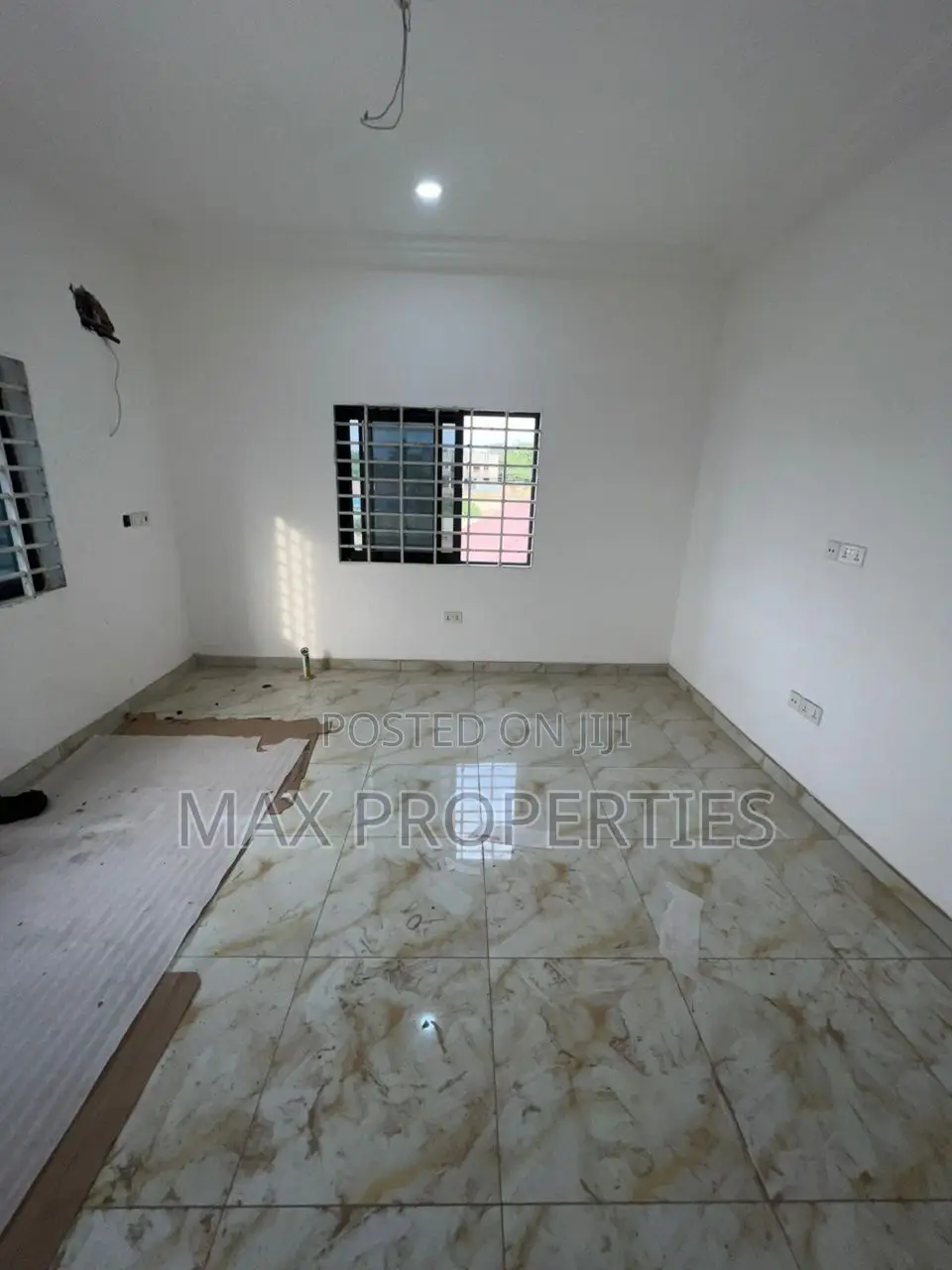 For Sale - Commercial Property Stores=5 2 Bedrooms Apt=2unit 3 Bed