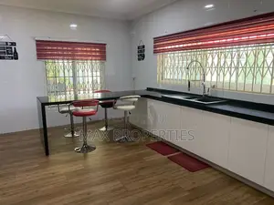 5bdrm Mansion in Oyarifa for sale