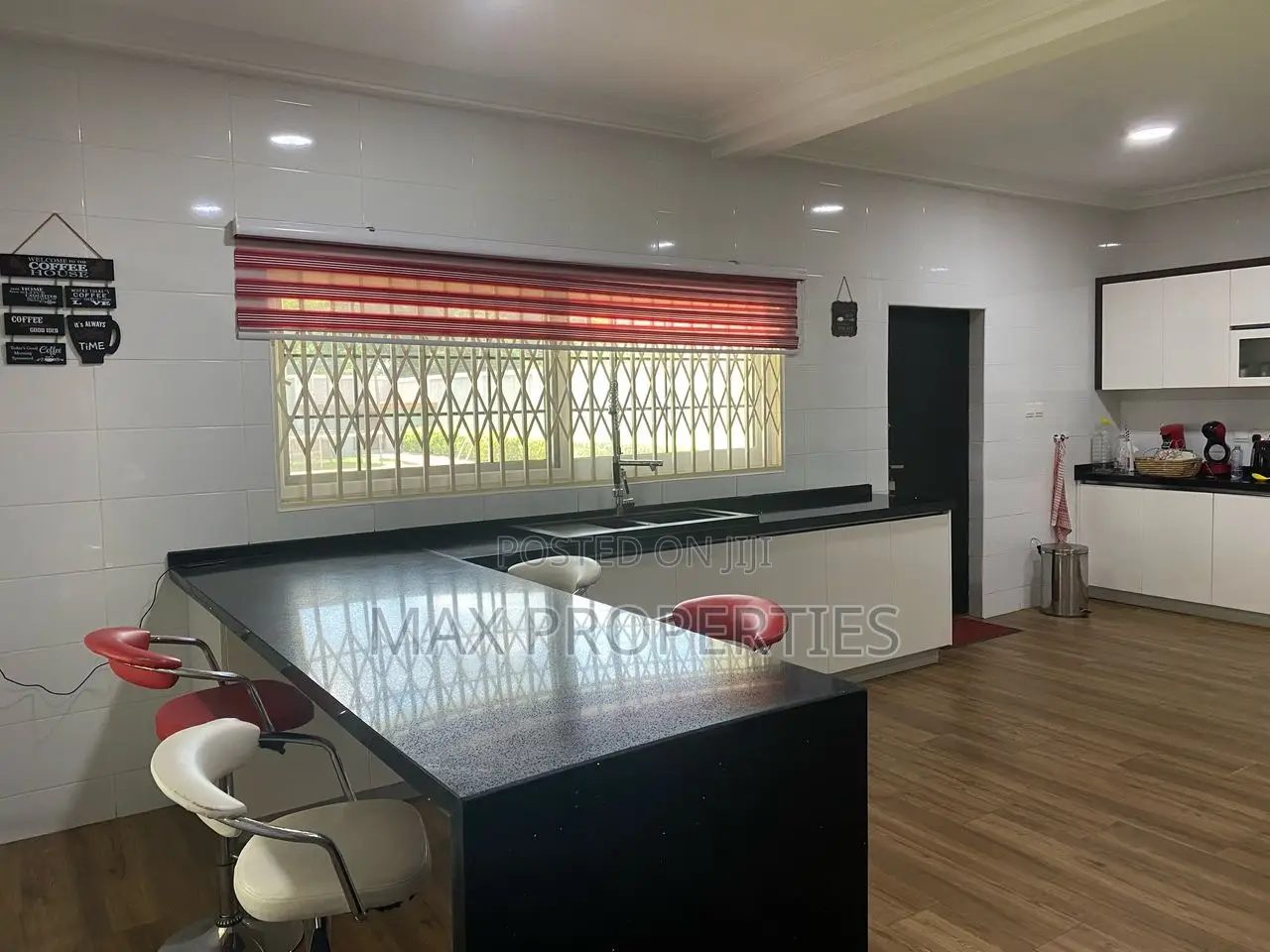5bdrm Mansion in Oyarifa for sale