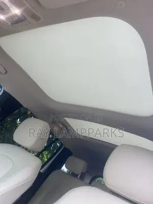 Mercedes-Benz GLB-Class 2022 White