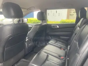 Nissan Pathfinder 2017 Silver