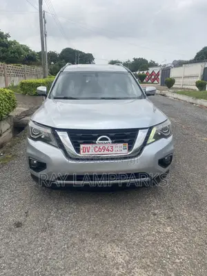 Nissan Pathfinder 2017 Silver