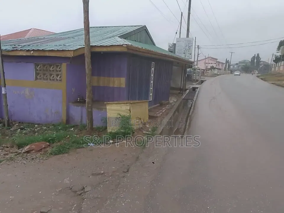 5bdrm House in Kwabenya for sale