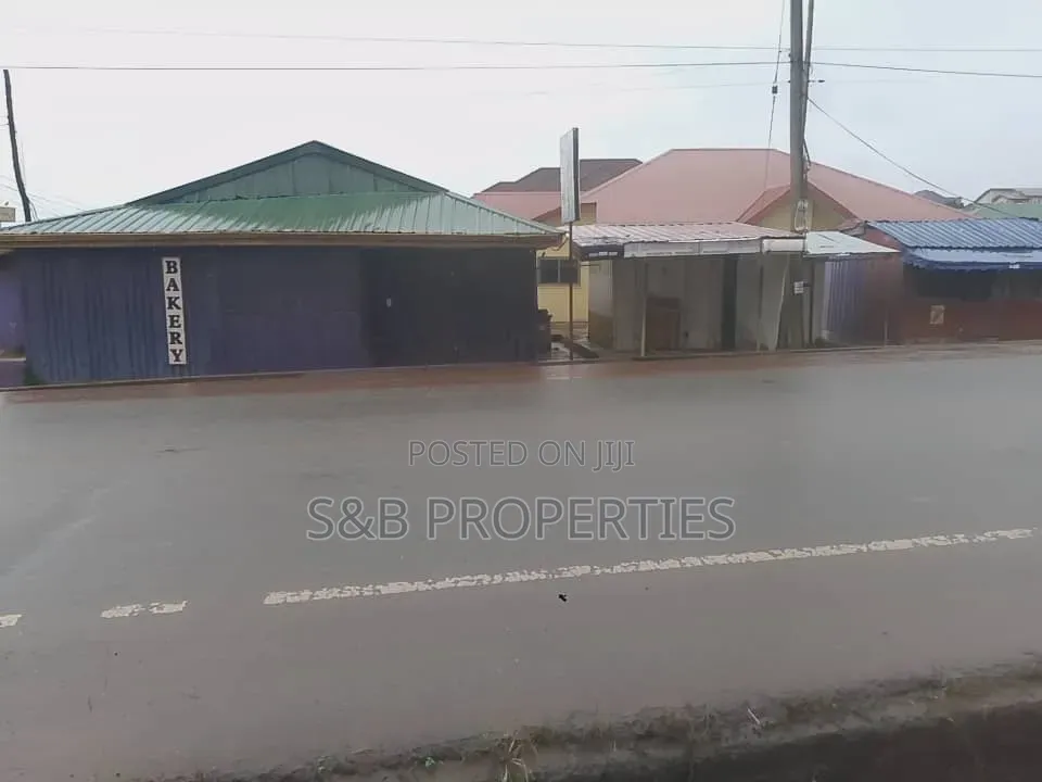 5bdrm House in Kwabenya for sale