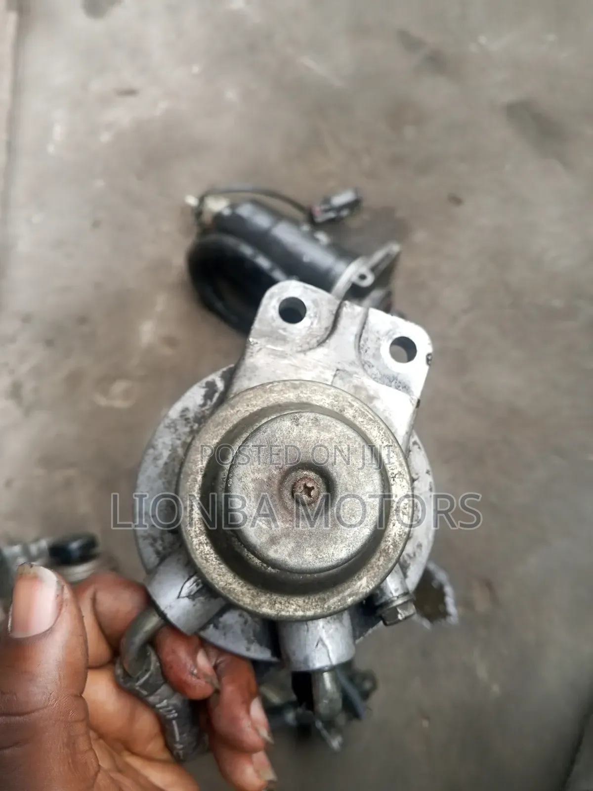 Hyundai Grace Hand Pump