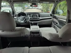 Toyota Highlander LE AWD 2020 Silver