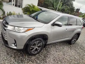 Toyota Highlander LE AWD 2020 Silver