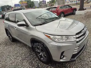 Toyota Highlander LE AWD 2020 Silver
