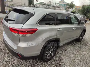 Toyota Highlander LE AWD 2020 Silver