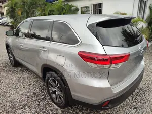 Toyota Highlander LE AWD 2020 Silver