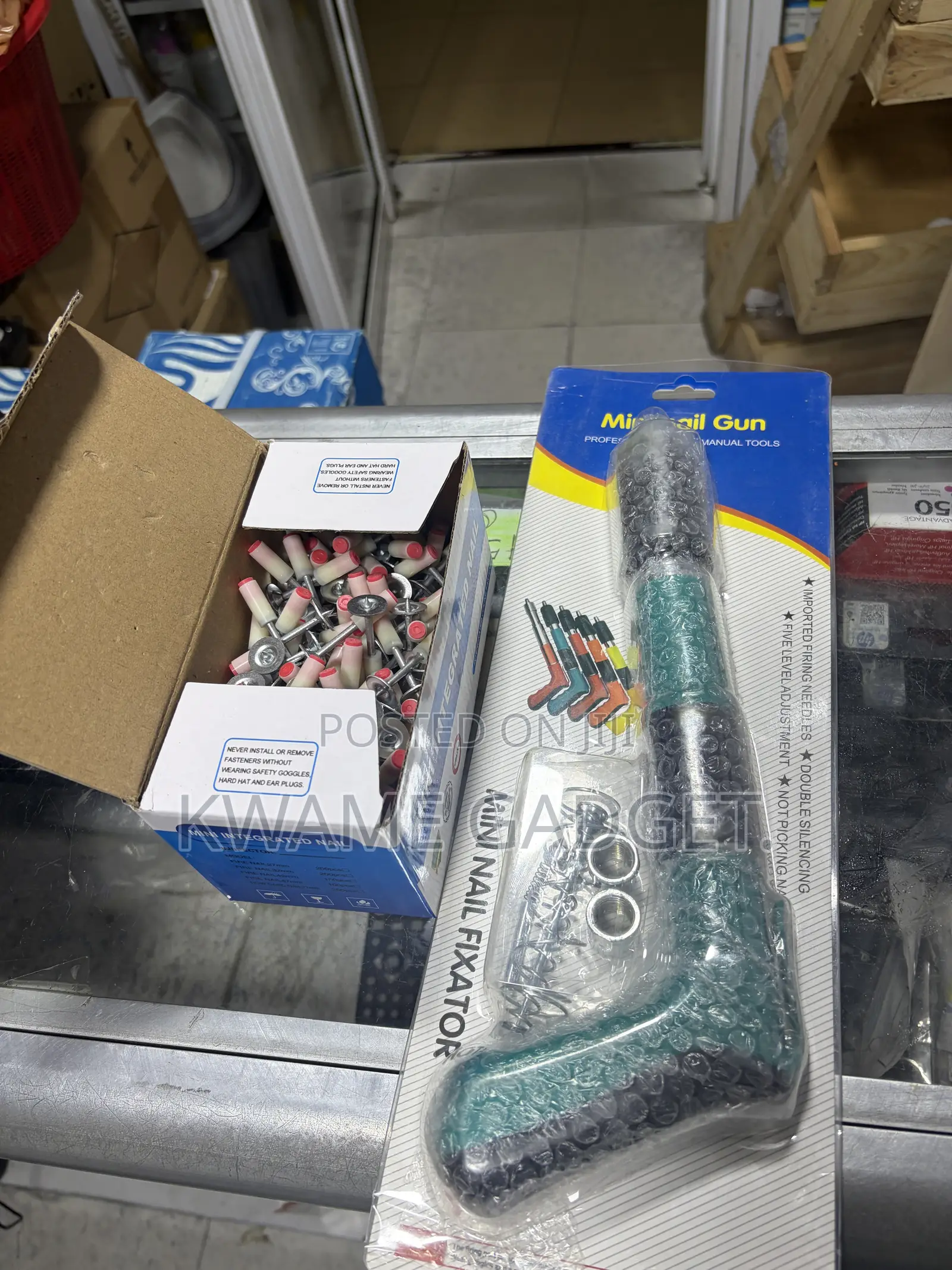 Nail Gun With 100 Pieces of Nails