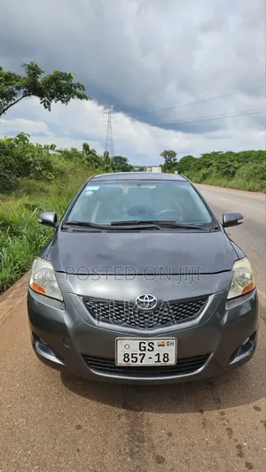 Toyota Yaris 2010 Gray