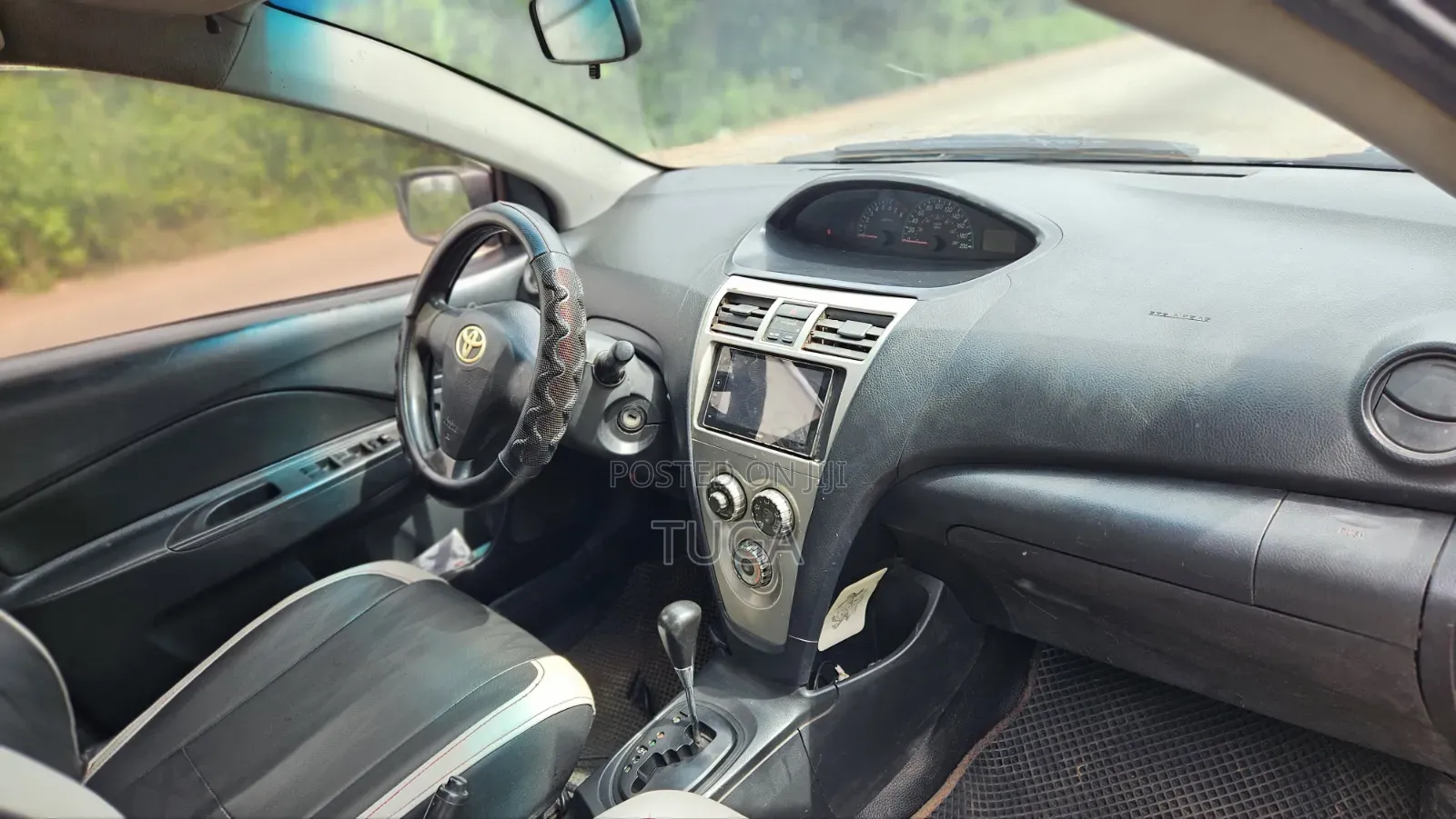 Toyota Yaris 2010 Gray