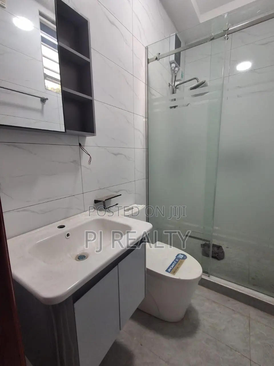 2bdrm Apartment in Adjiriganor for rent