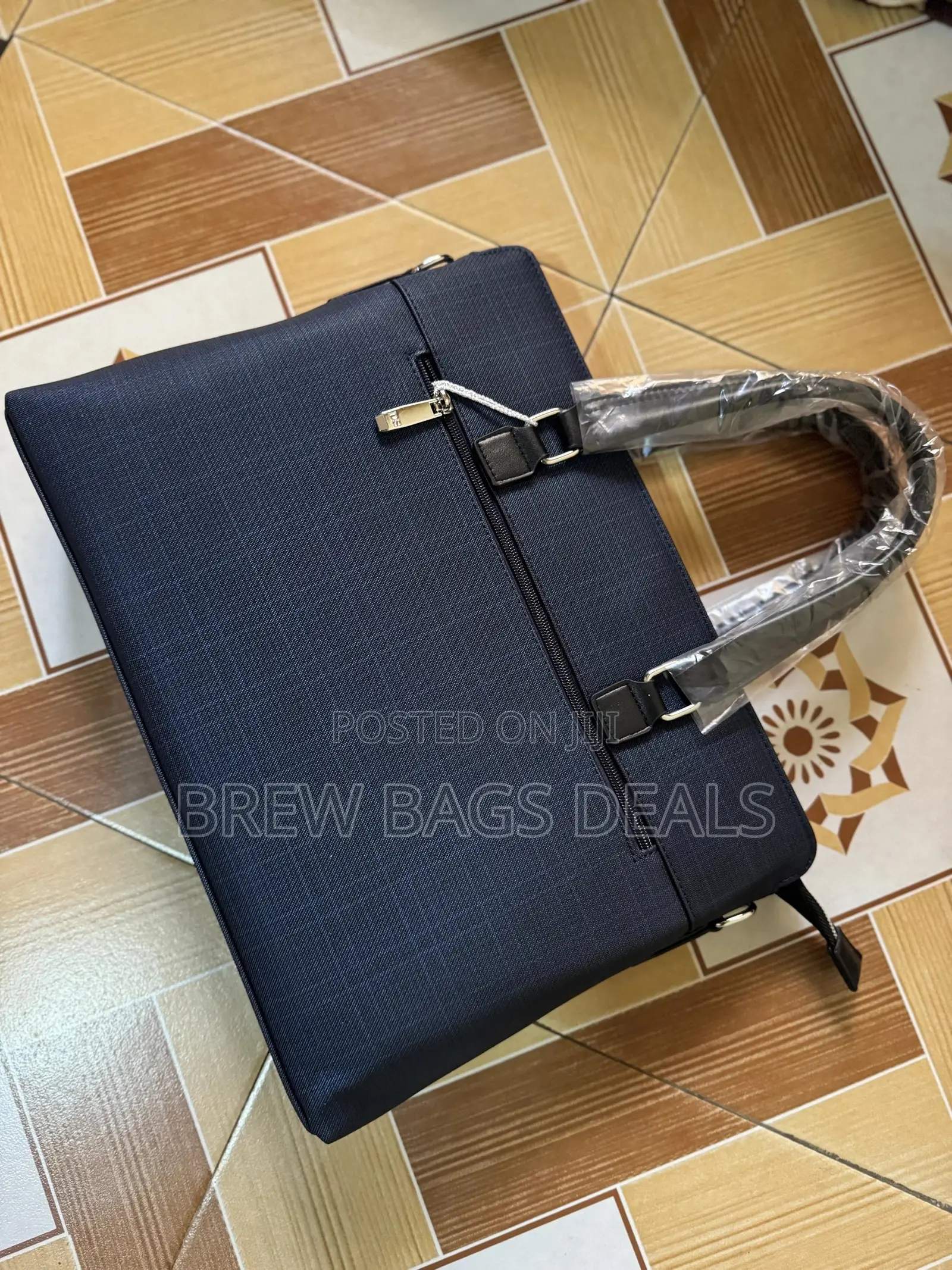 Premium Leather Executive Unisex 15.6 Inches Laptop Bag.