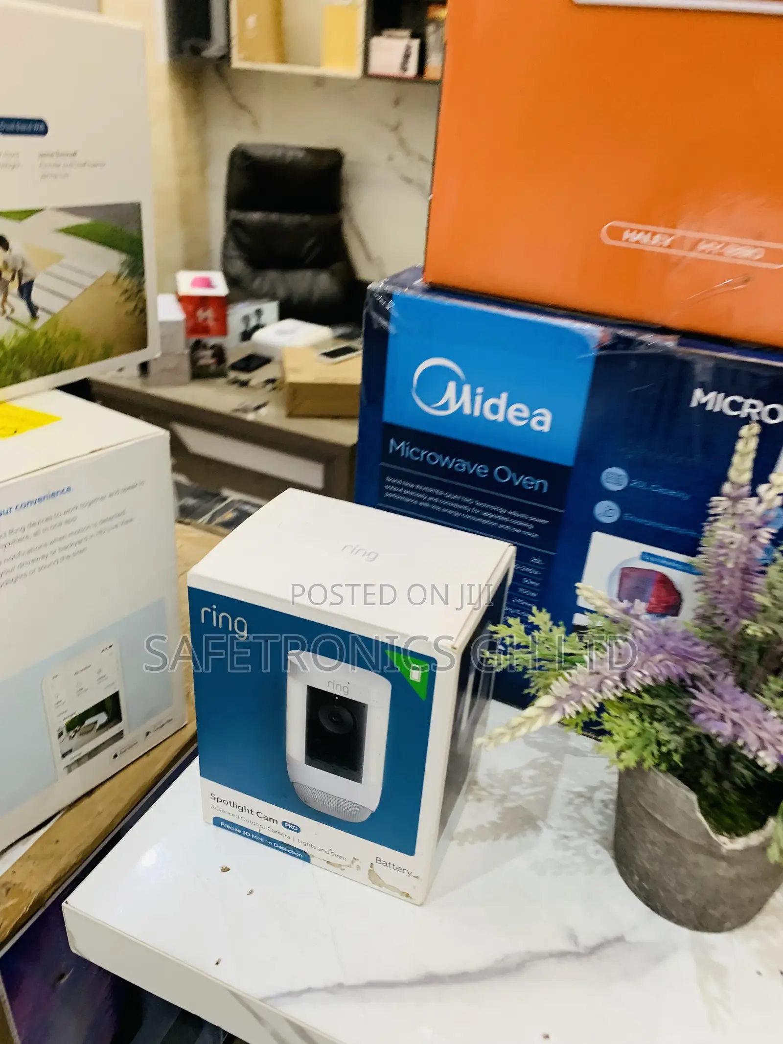Neatly Sealed Floodlight Cam Pro | Outdoor Floodlight Security Camera