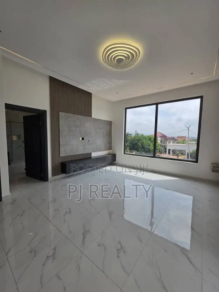 4bdrm House in Adenta for sale